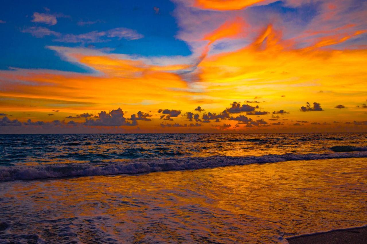 Anna Maria Island Beach Waves Bradenton Beach Exterior photo